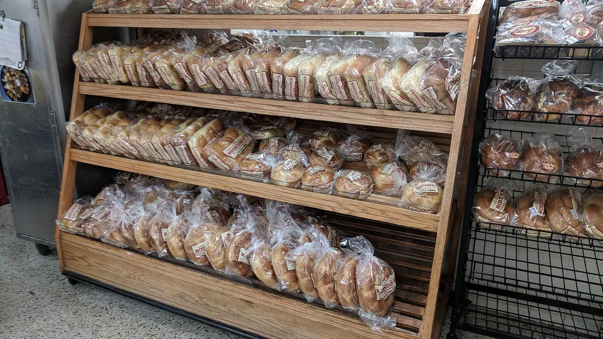 Warrens Bakery – bakery in Hayle town centre